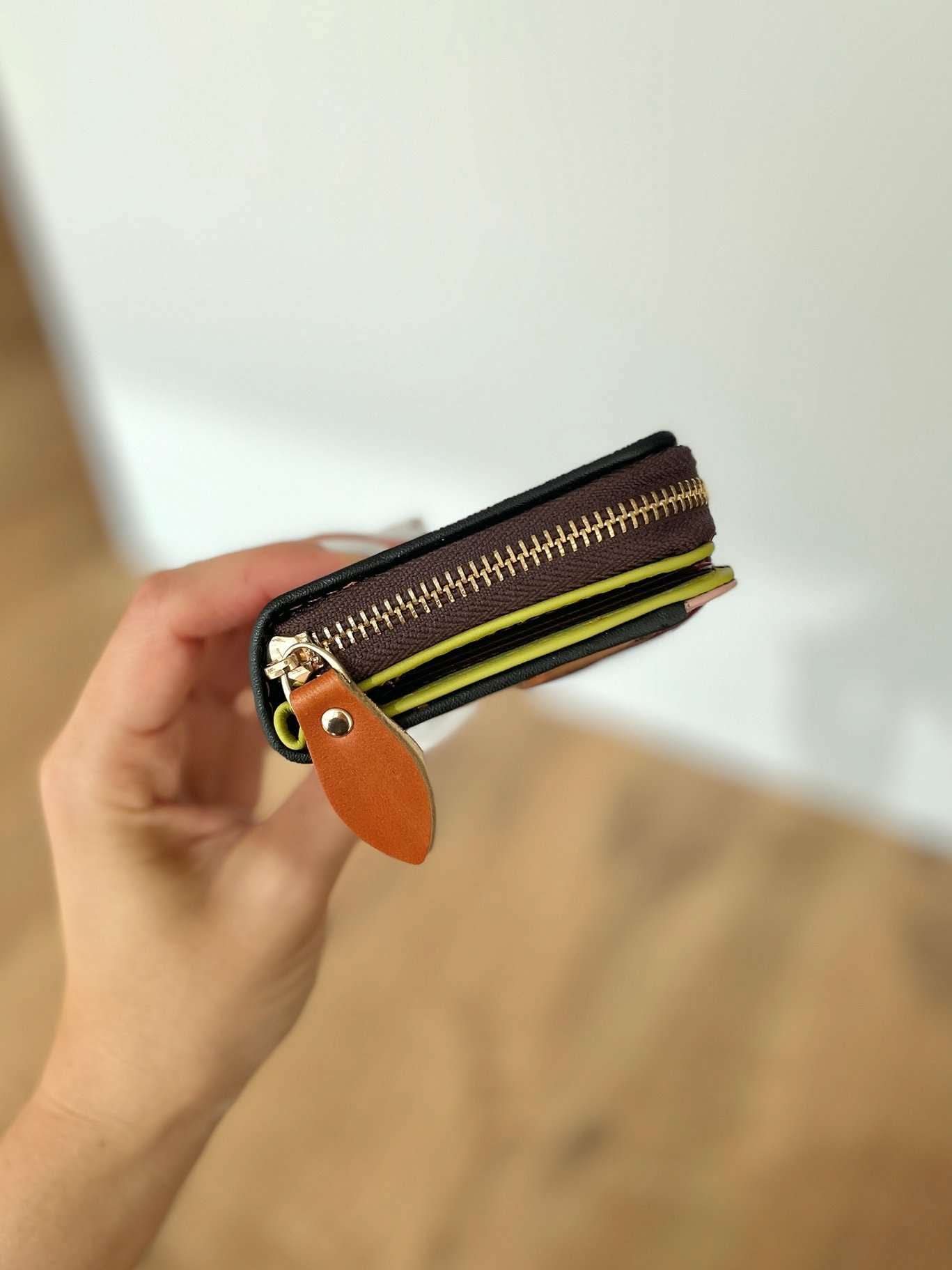 Portafoglio Medio/Piccolo in Vera Pelle | Portafoto, Spazi Tessere, Portamonete con Zip, Tasca Banconote