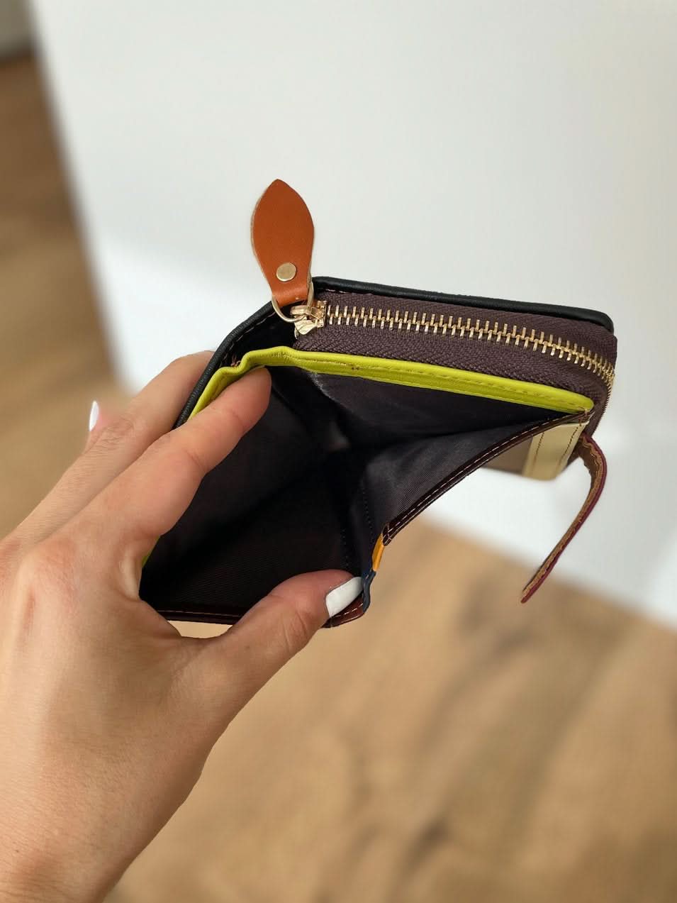 Portafoglio Medio/Piccolo in Vera Pelle | Portafoto, Spazi Tessere, Portamonete con Zip, Tasca Banconote