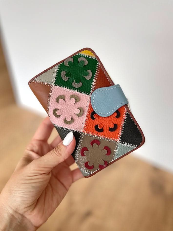 Portafoglio Medio in Vera Pelle | Spazi Tessere, Portamonete, Portafoto, Ampia Tasca Banconote