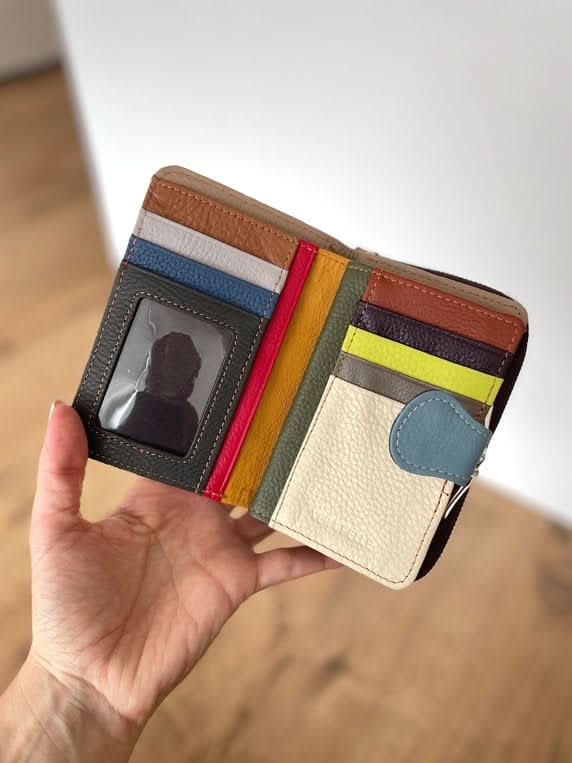 Portafoglio Medio in Vera Pelle | Spazi Tessere, Portamonete, Portafoto, Ampia Tasca Banconote