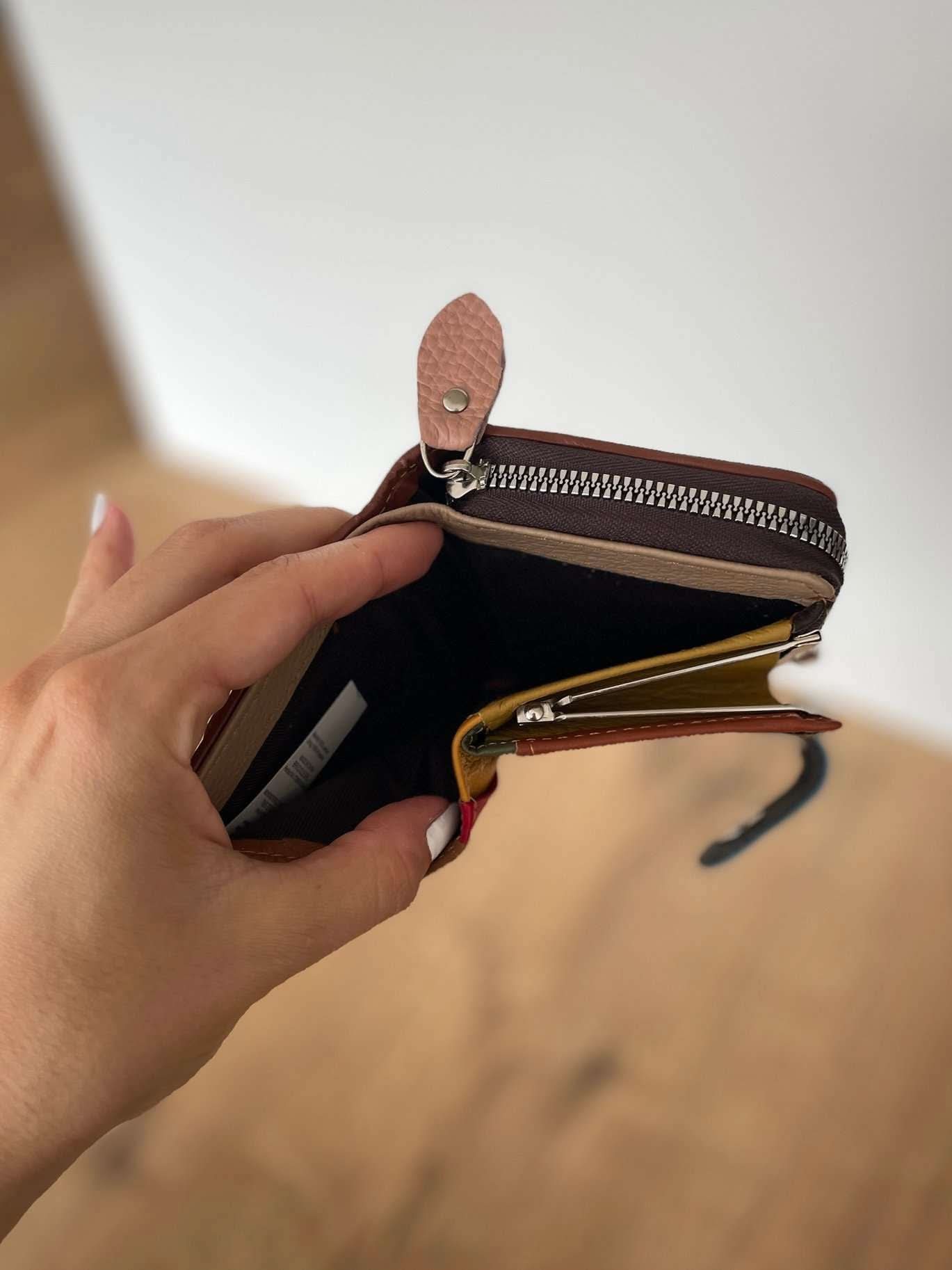 Portafoglio Medio in Vera Pelle | Spazi Tessere, Portamonete, Portafoto, Ampia Tasca Banconote