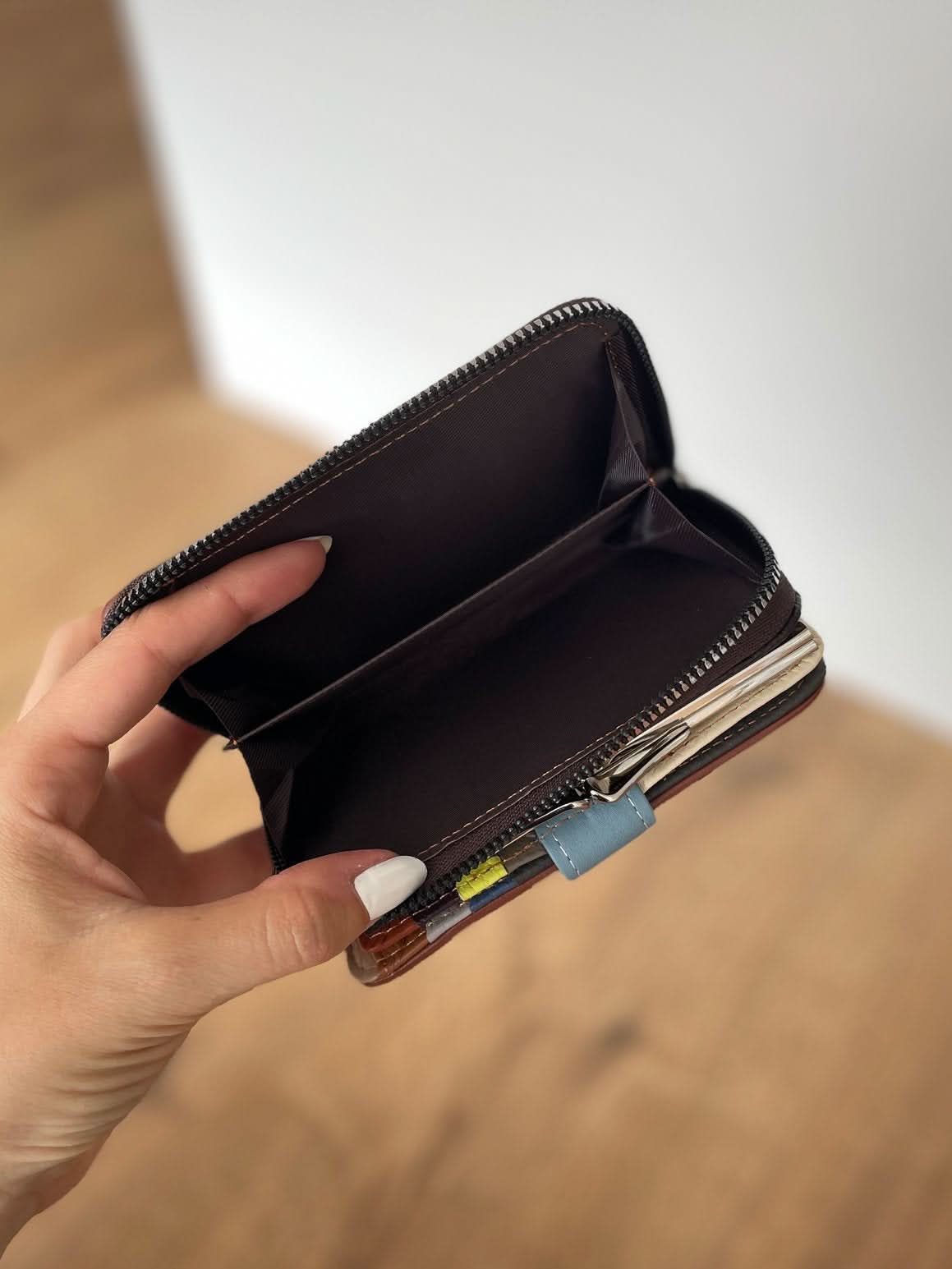 Portafoglio Medio in Vera Pelle | Spazi Tessere, Portamonete, Portafoto, Ampia Tasca Banconote