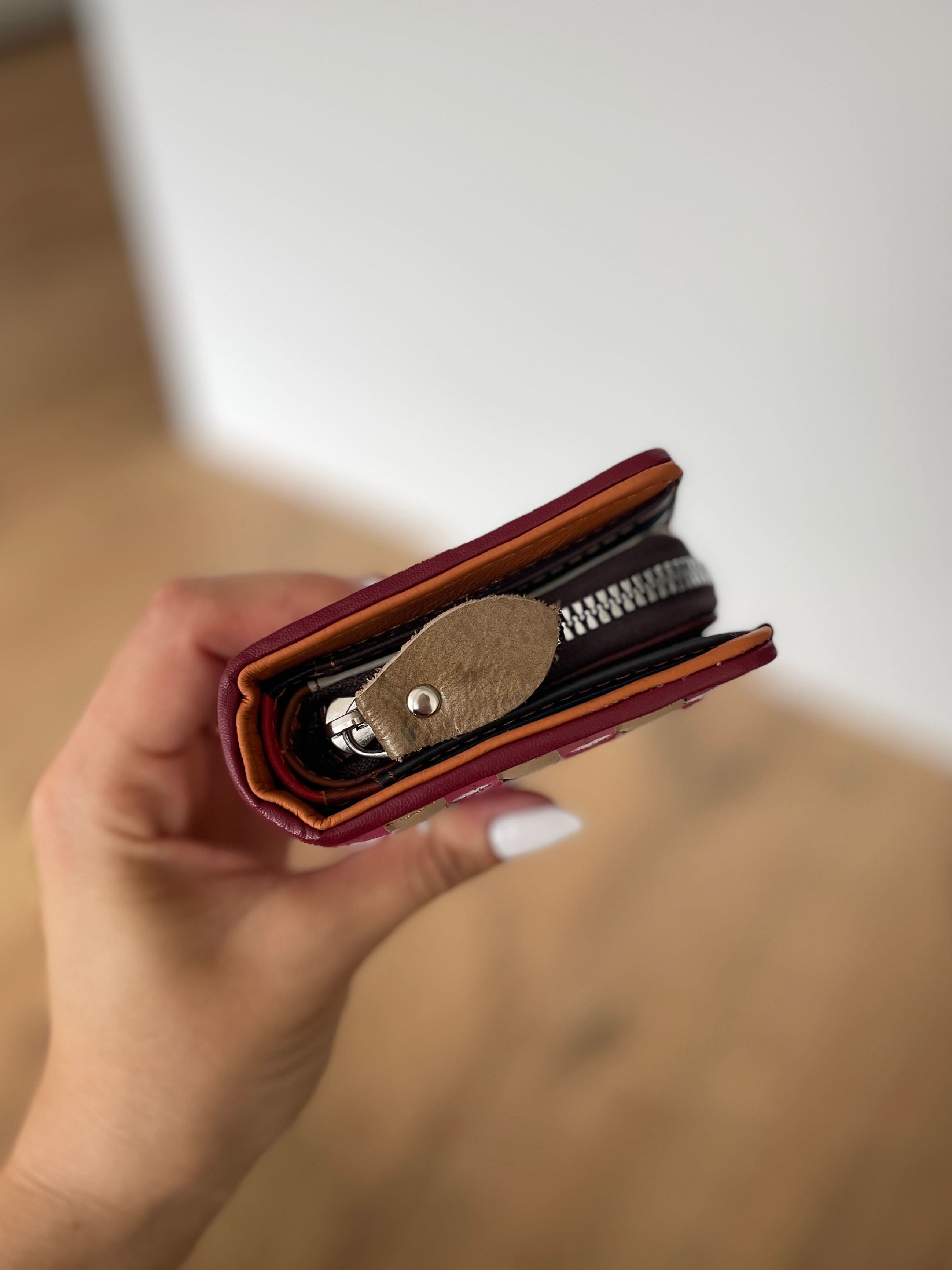 Portafoglio Piccolo in Vera Pelle | Portamonete con cerniera, Spazi tessere, Due Portafoto, Doppia Tasca Banconote