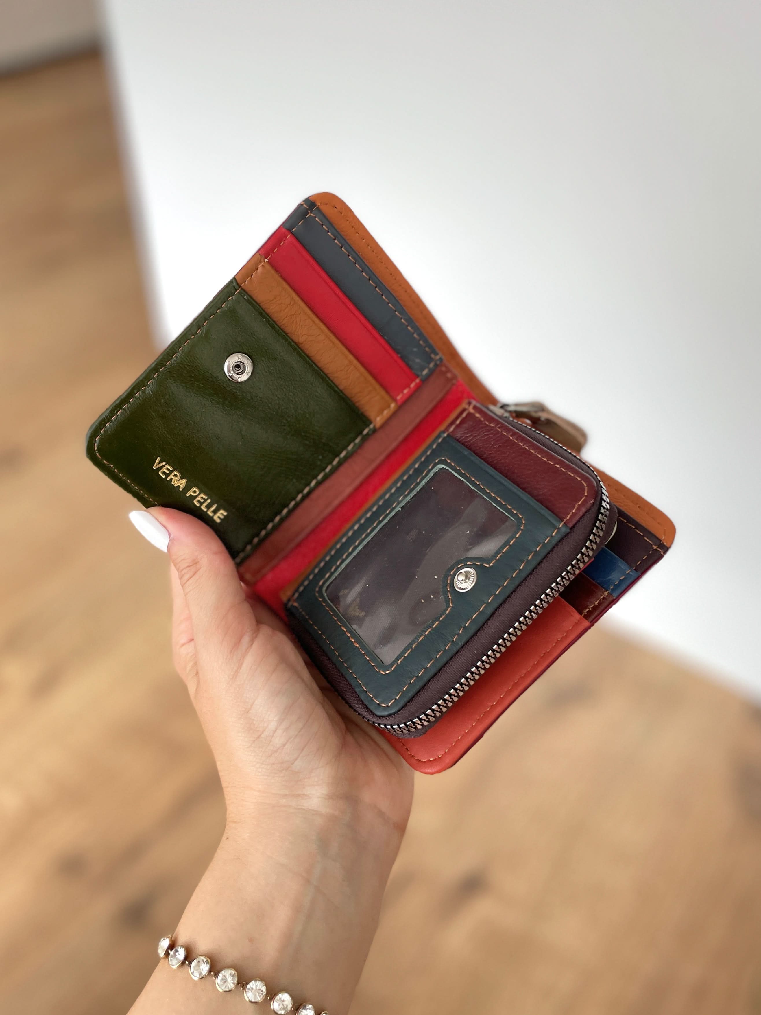 Portafoglio Piccolo in Vera Pelle | Portamonete con cerniera, Spazi tessere, Due Portafoto, Doppia Tasca Banconote