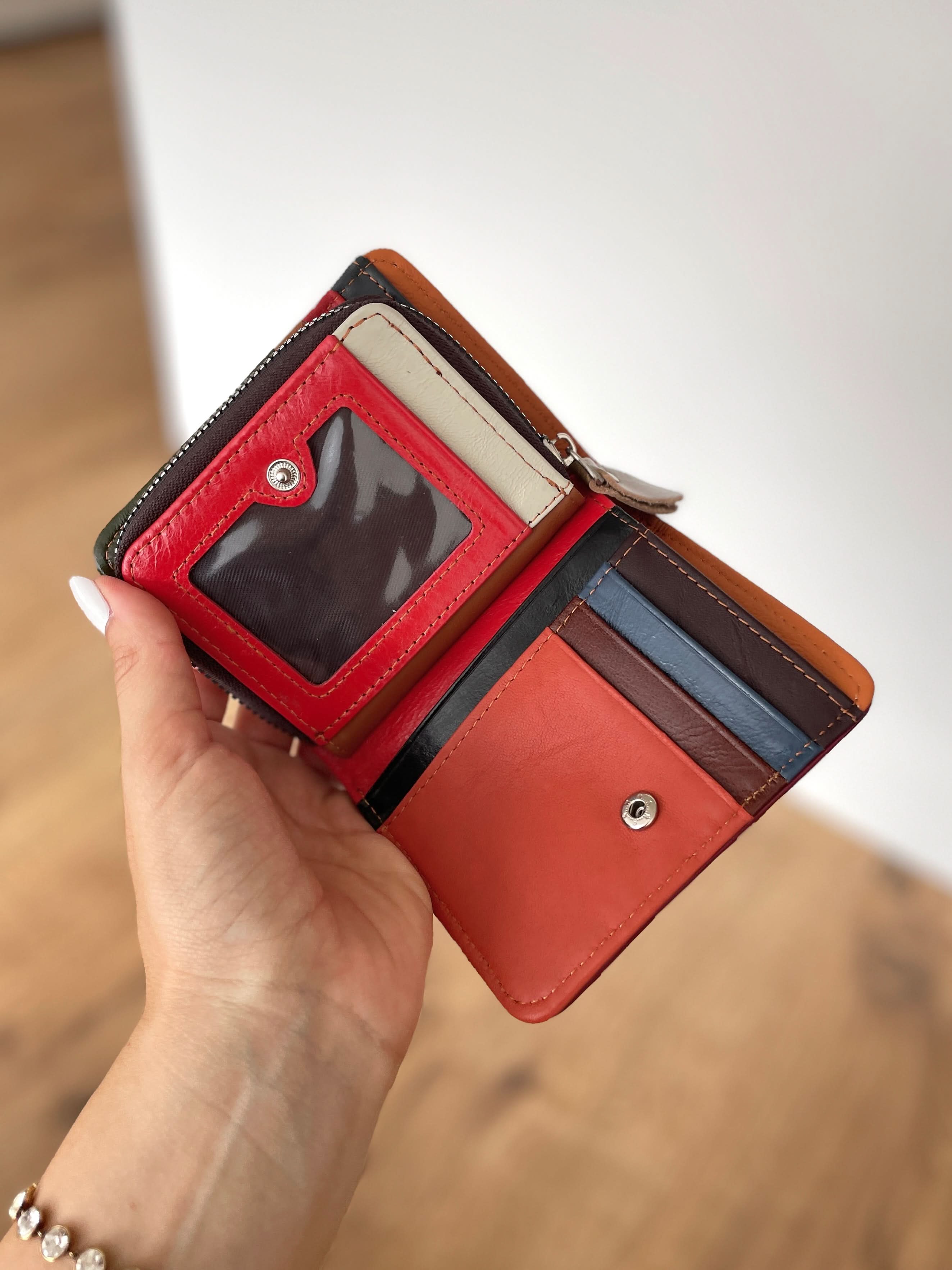 Portafoglio Piccolo in Vera Pelle | Portamonete con cerniera, Spazi tessere, Due Portafoto, Doppia Tasca Banconote