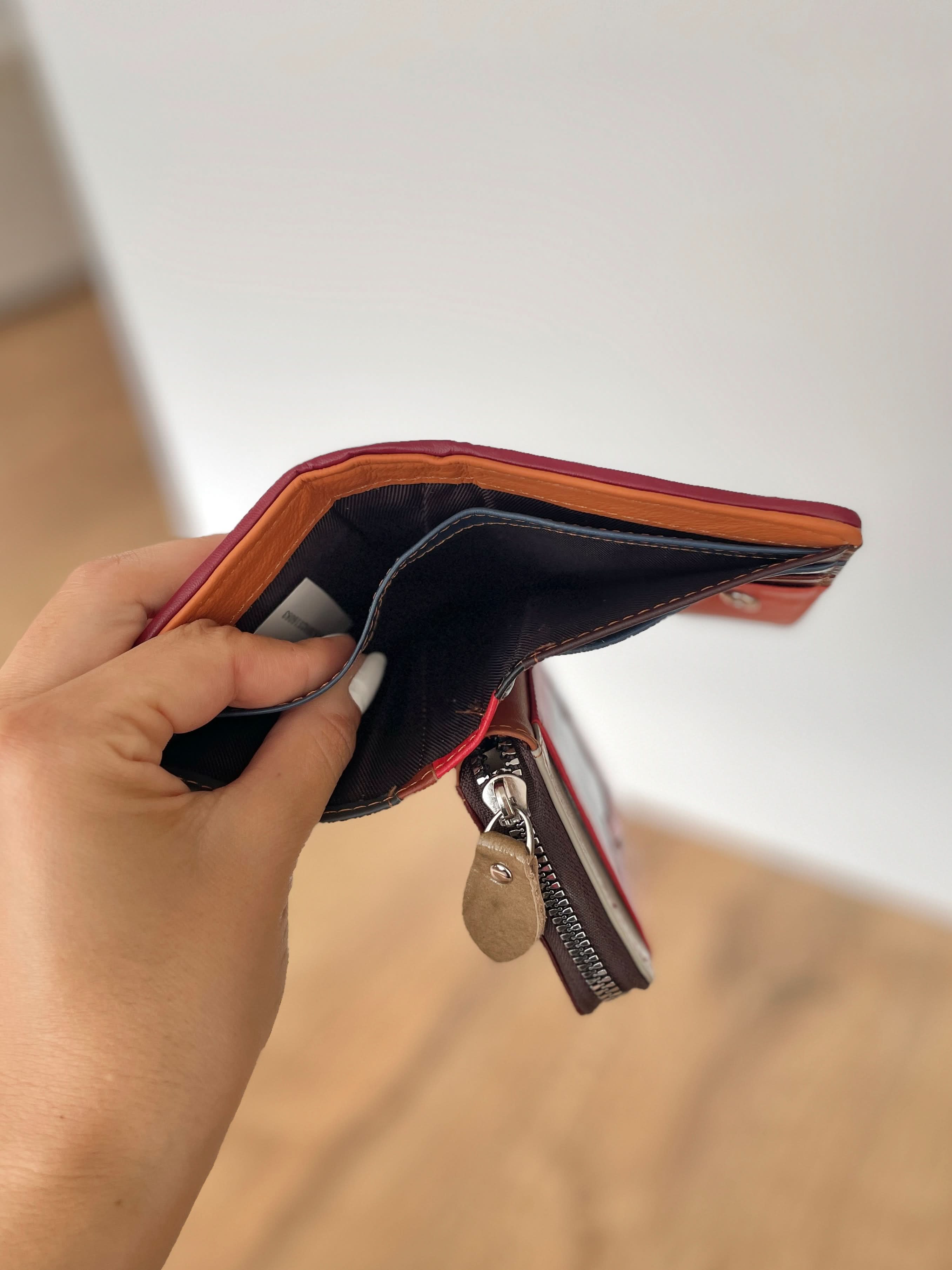 Portafoglio Piccolo in Vera Pelle | Portamonete con cerniera, Spazi tessere, Due Portafoto, Doppia Tasca Banconote