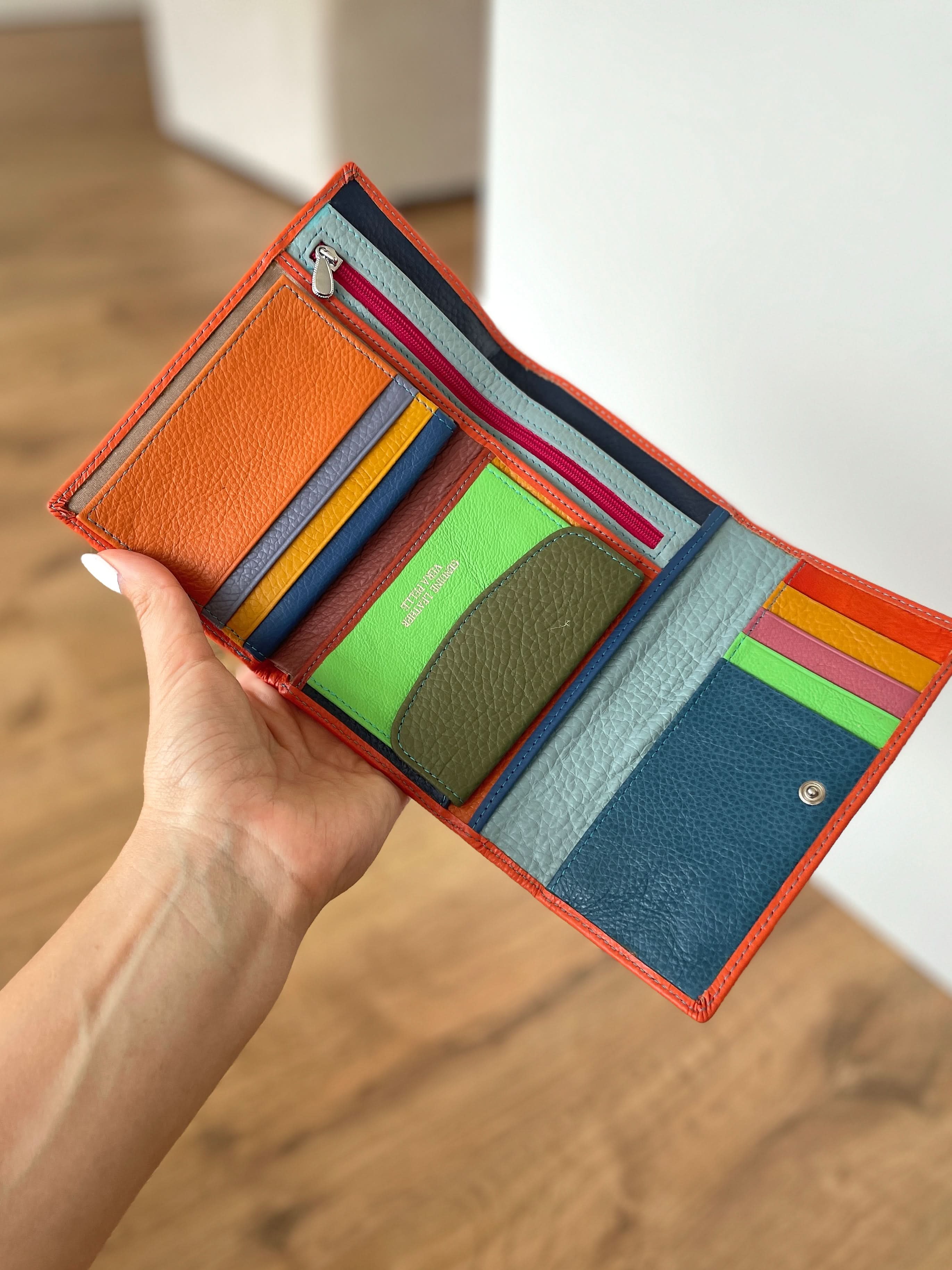 Portafoglio Medio/Grande in Vera Pelle  | Spazi Tessere, 2 Portafoto, Doppia Tasca Banconote, Portamonete