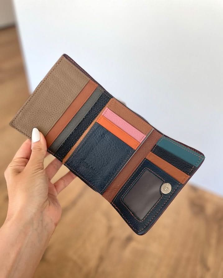 Portafoglio Medio/Piccolo in Vera Pelle | Spazi Tessere, 3 Portafoto, Ampia Tasca Banconote, Portamonete con zip