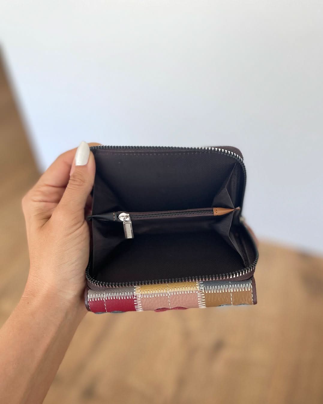 Portafoglio Medio/Piccolo in Vera Pelle | Spazi Tessere, 3 Portafoto, Ampia Tasca Banconote, Portamonete con zip