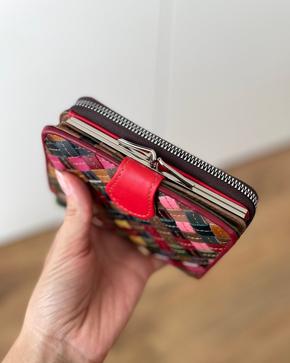 Portafoglio Medio in Vera Pelle intrecciata (P15) | 9 Spazi Tessere, 1 Portafoto, Tasca banconote, 1 Portamonete con clip, doppio scomparto con zip
