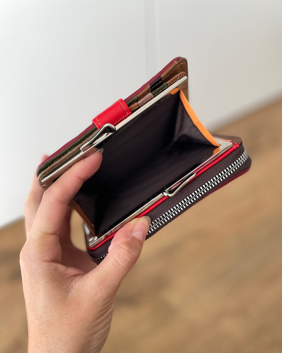 Portafoglio Medio in Vera Pelle intrecciata (P15) | 9 Spazi Tessere, 1 Portafoto, Tasca banconote, 1 Portamonete con clip, doppio scomparto con zip