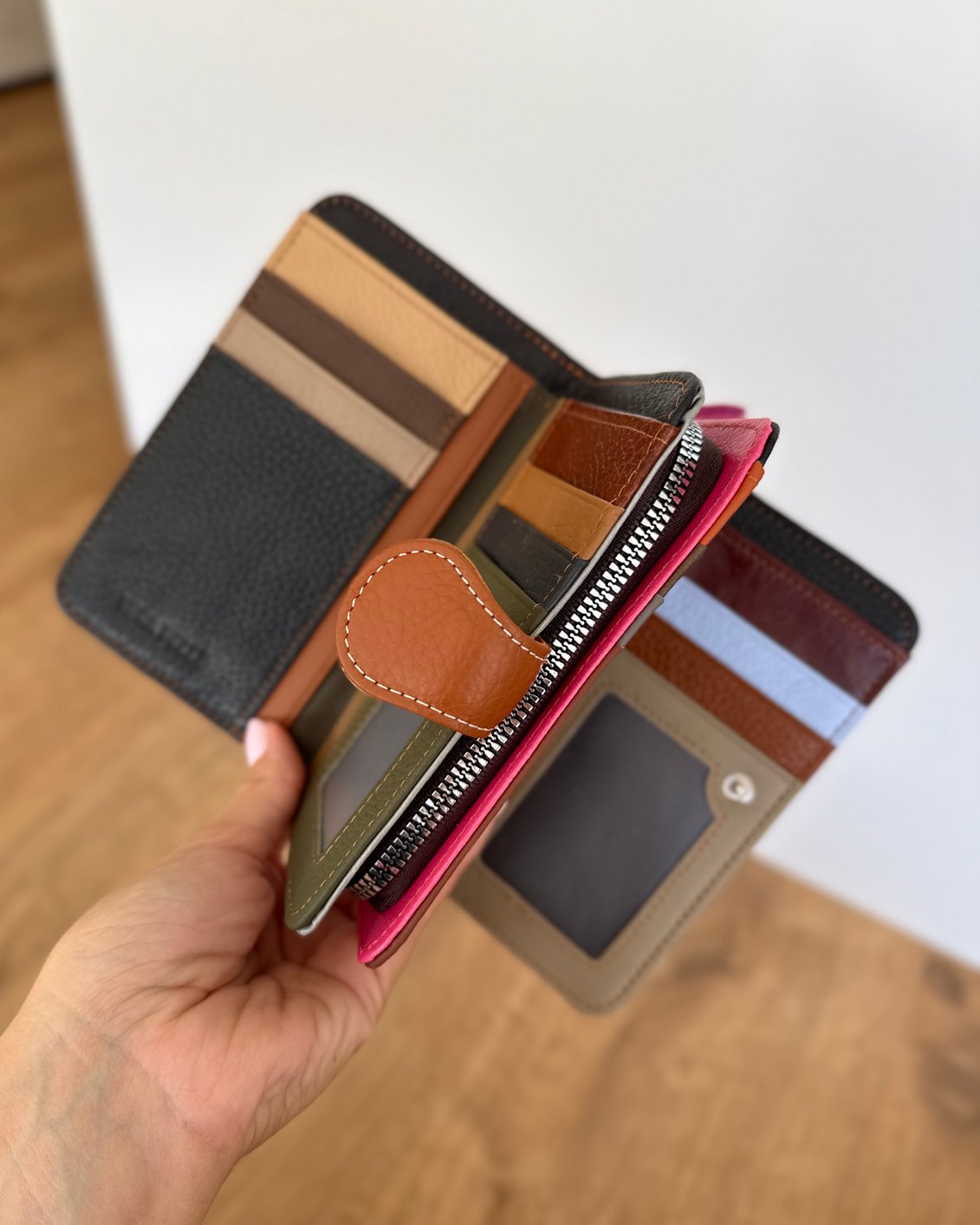 Portafoglio Medio/Grande in Vera Pelle (P02) | 20 Spazi Tessere, 2 Portafoto, 2 Tasche banconote, Portamonete con zip