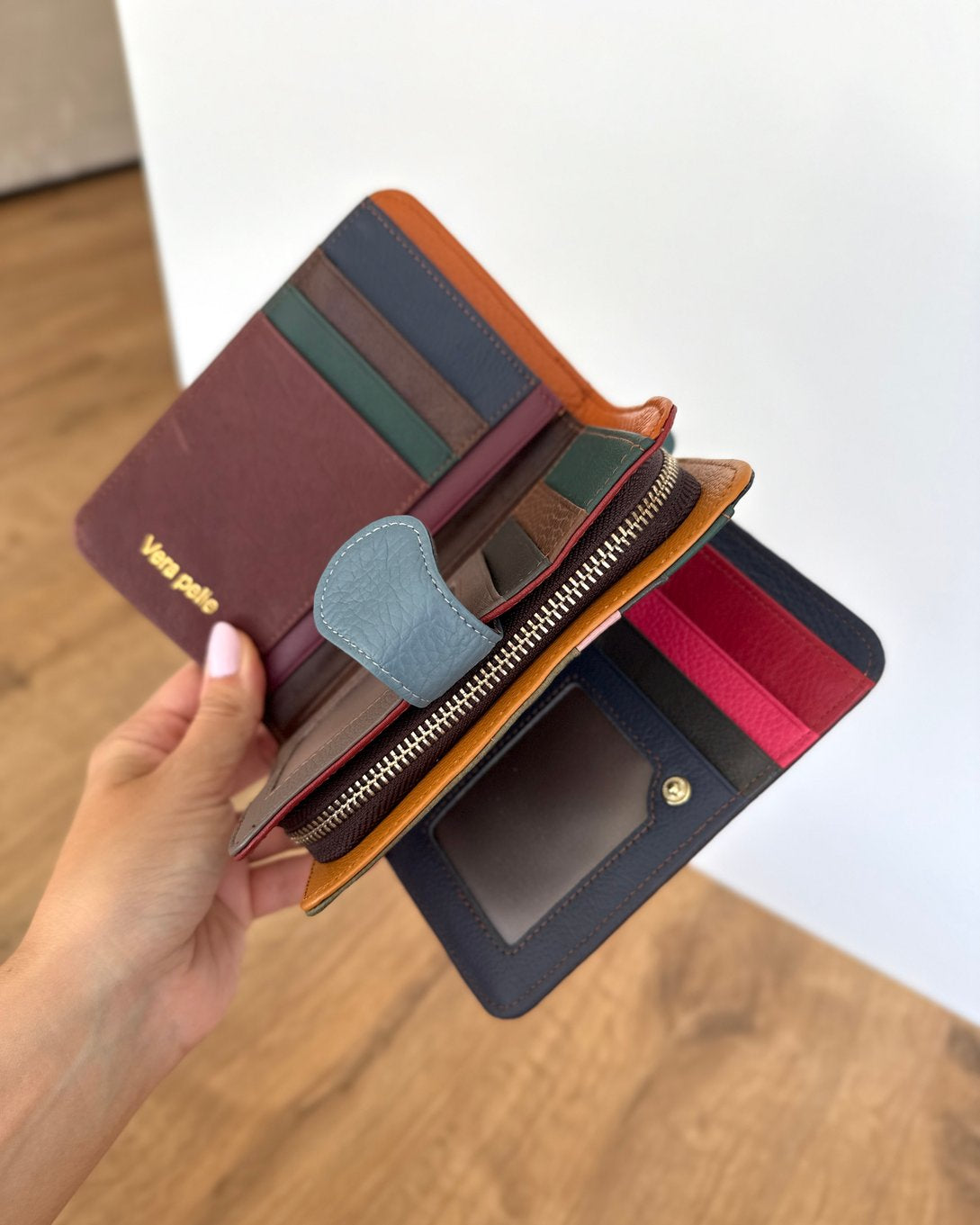 Portafoglio Medio/Grande in Vera Pelle (P63) | 20 Spazi Tessere, 2 Portafoto, 2 Tasche banconote, Portamonete con zip